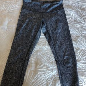 Lululemon crops Size 6
